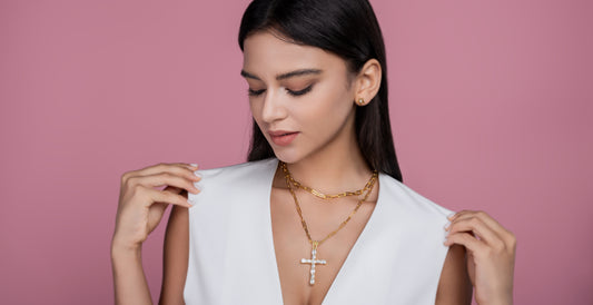 Engraved With Top-quality Moissanite, This Luxurious And Fashionable Minimalist Jewelry Consists Of A Silver Pendant Necklace, A Collar Chain, And S925 Silver Electroplated With Gold.