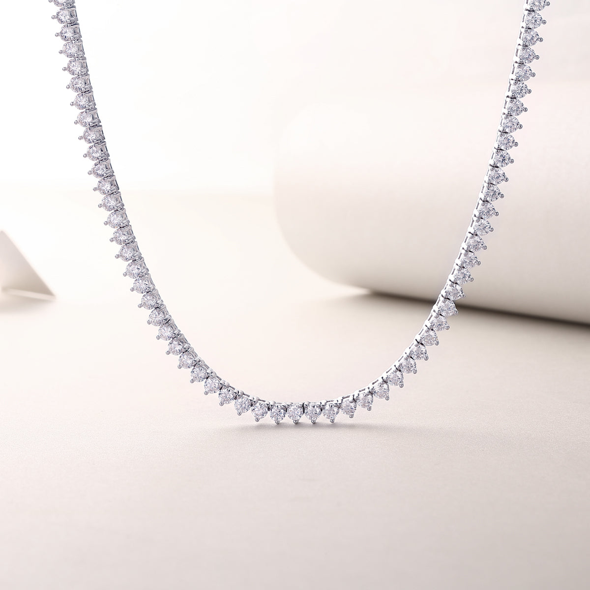 Solitude - A Luxurious And Fashionable Light Luxury Jewelry Necklace Pendant Set With Top-quality Moissanite, S925 Silver-plated Platinum