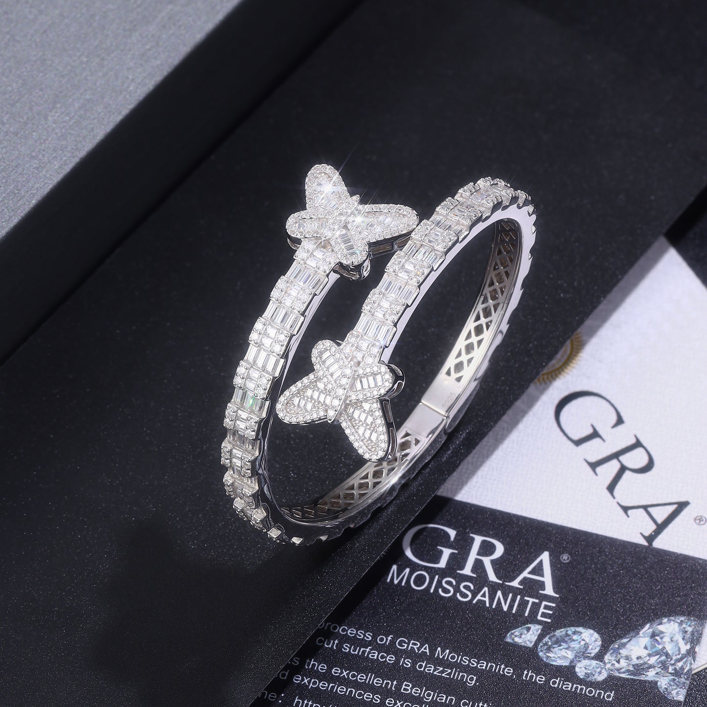 Jewelry Bracelet Featuring Top-quality Moissanite, Elegant And Fashionable, Luxurious And Trendy, Made Of S925 Silver With Electroplated Platinum.