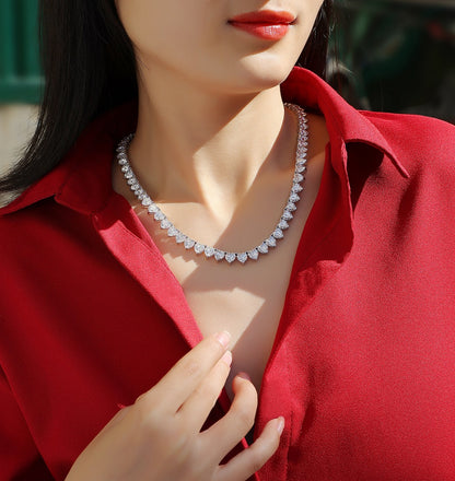 Romantic Gravity - A Luxurious And Fashionable Light Luxury Jewelry Necklace Pendant Set With Top-quality Moissanite, S925 Silver-plated Platinum